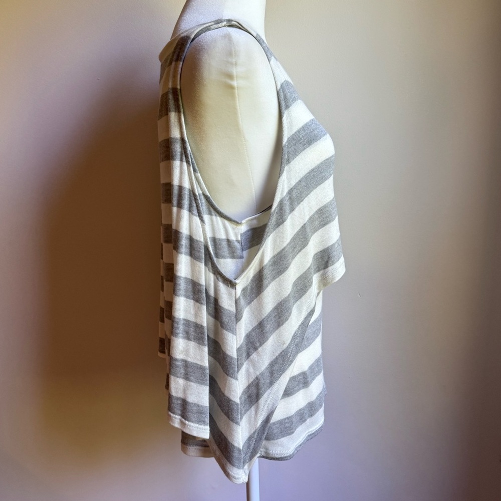 Johnny Becca Gray and Off-White Layered Striped Sleeveless Top Size Medium - Picture 2 of 6